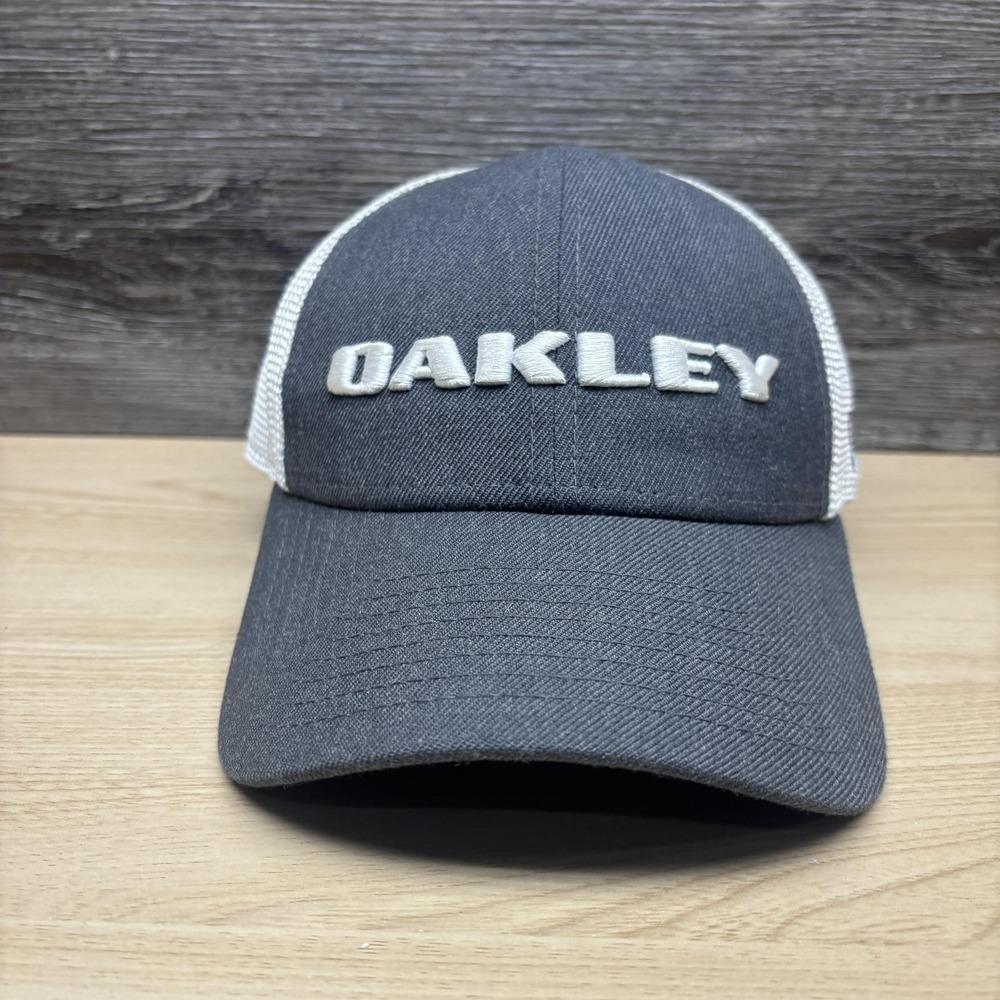 Oakley‎ Hat Cap Snap Back Gray White Trucker Mesh Embroidered Logo Mens